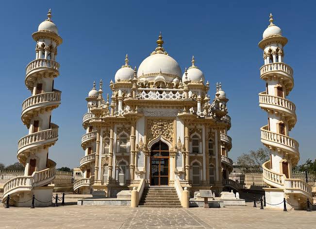 Mahabat Maqbara